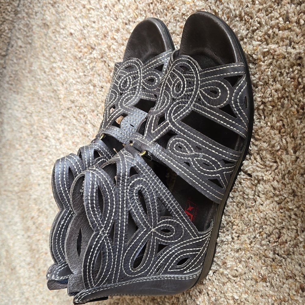 Pikolinos women's sandals, euc, 38